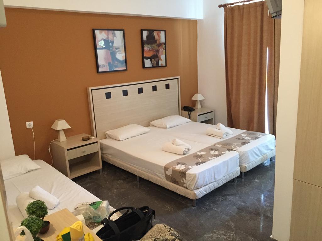 Nancy Hotel Hersonissos  Rum bild